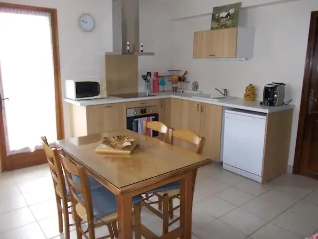 Appartement T2 Bas De Villa Avec Jardinet Au Calme Proche Mer contacts